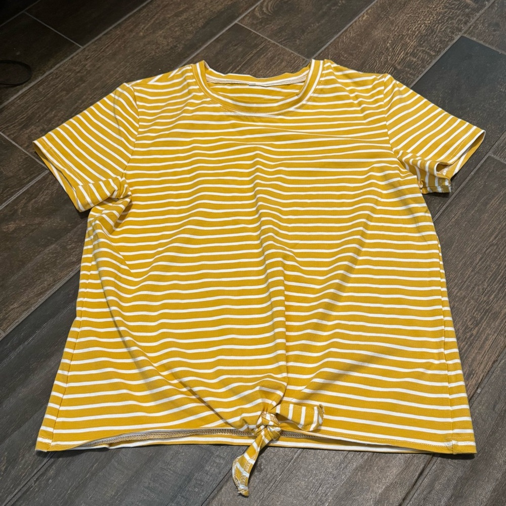 EUC Lily Coco Front Knot Tee